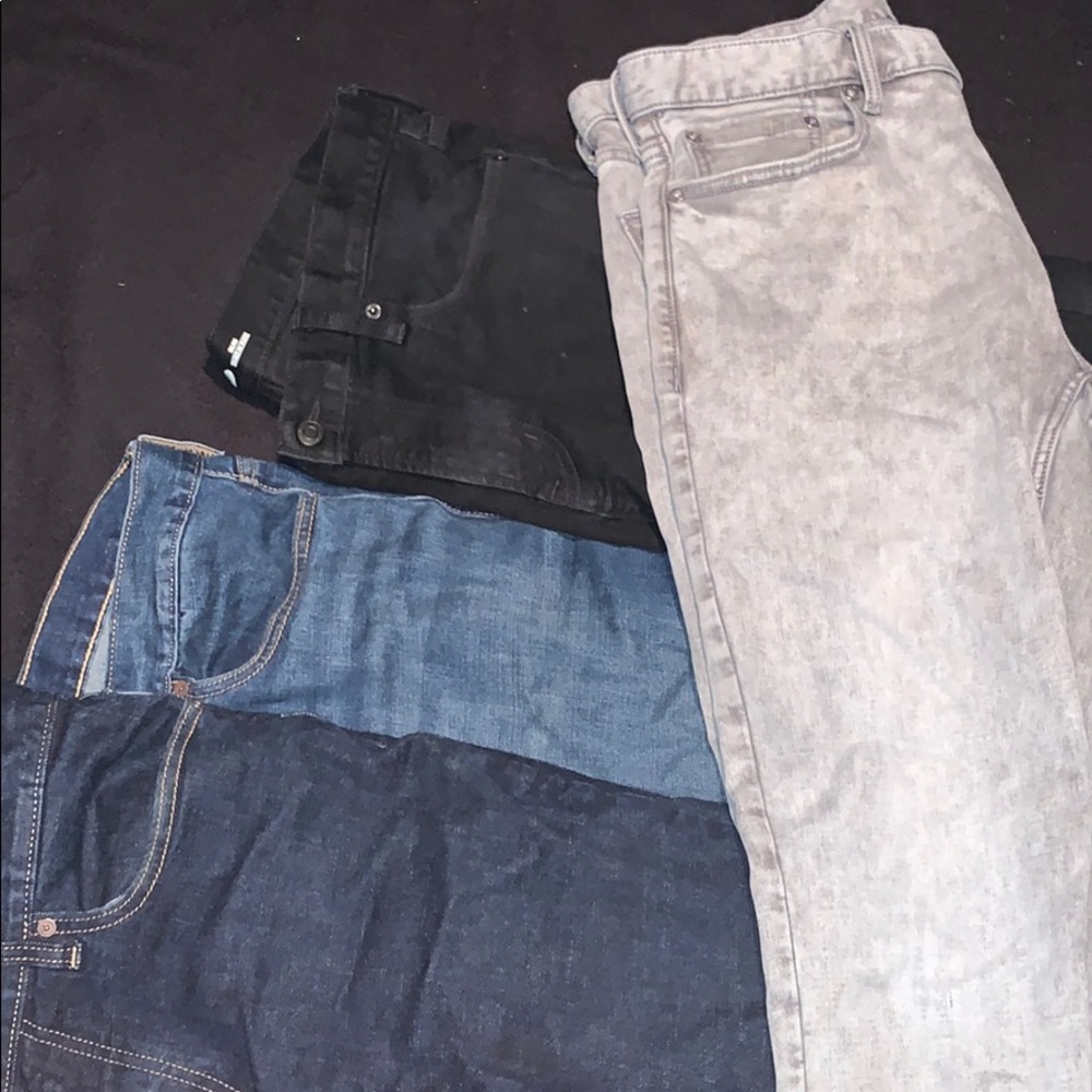 4 pair of jeans